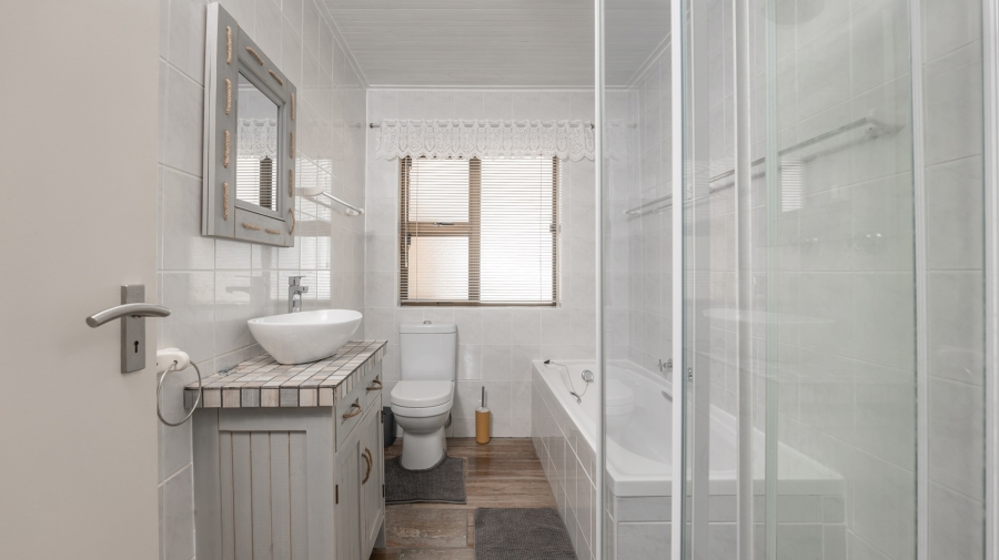 6 Bedroom Property for Sale in Agulhas Western Cape